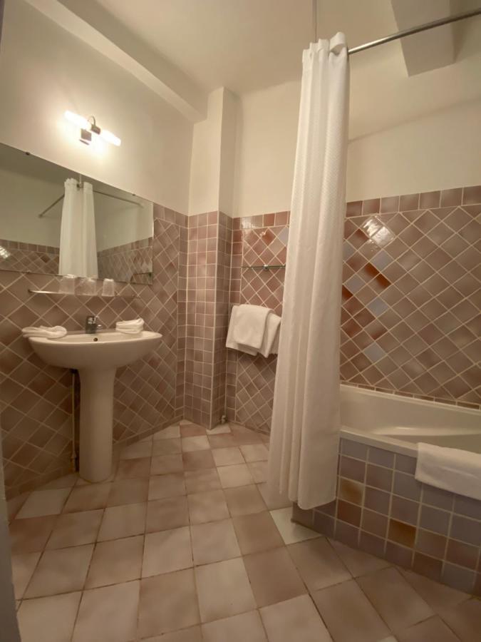 Le Vieux Chateau エギュイーヌ エクステリア 写真