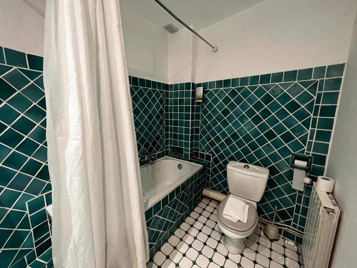 Le Vieux Chateau エギュイーヌ エクステリア 写真