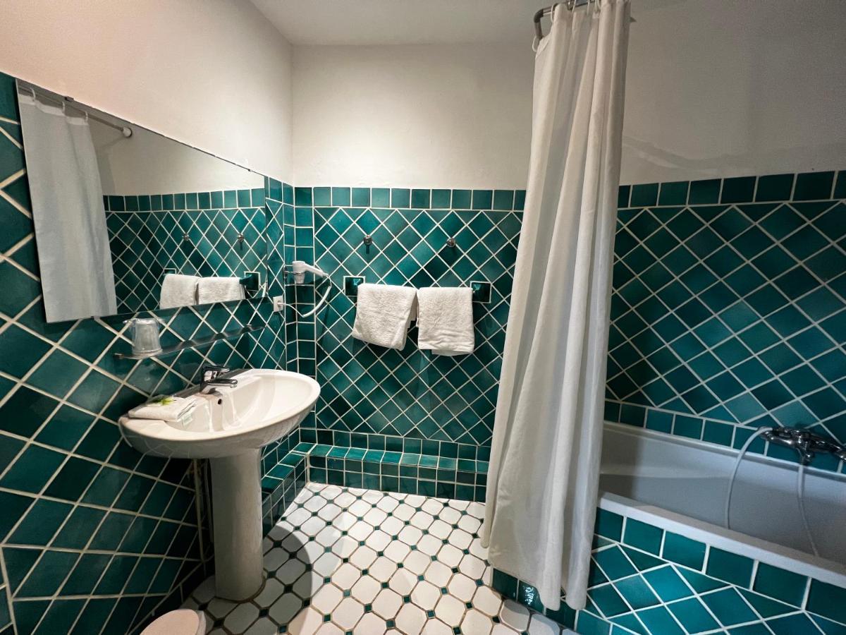 Le Vieux Chateau エギュイーヌ エクステリア 写真
