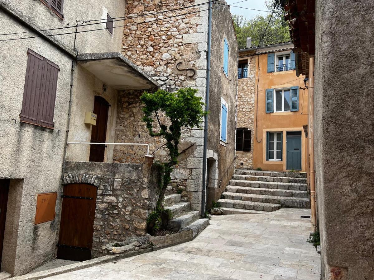 Le Vieux Chateau エギュイーヌ エクステリア 写真
