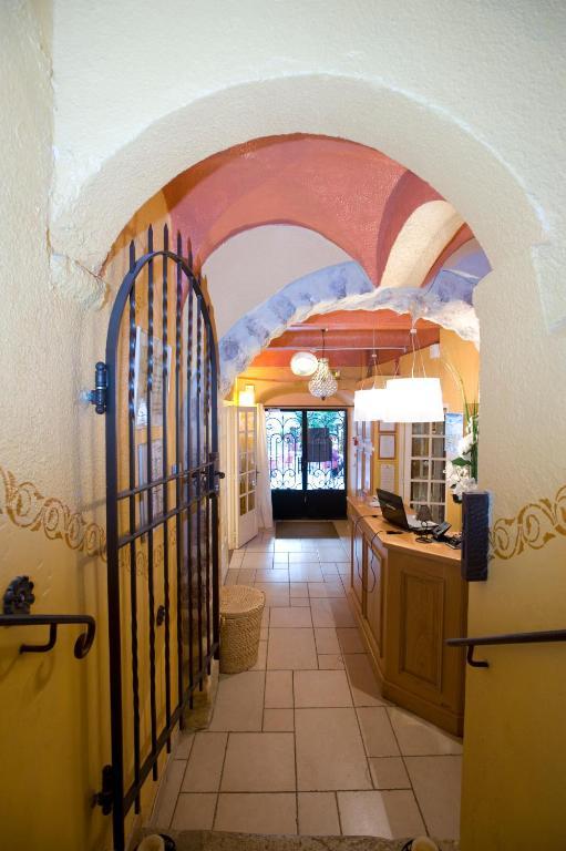 Le Vieux Chateau エギュイーヌ エクステリア 写真