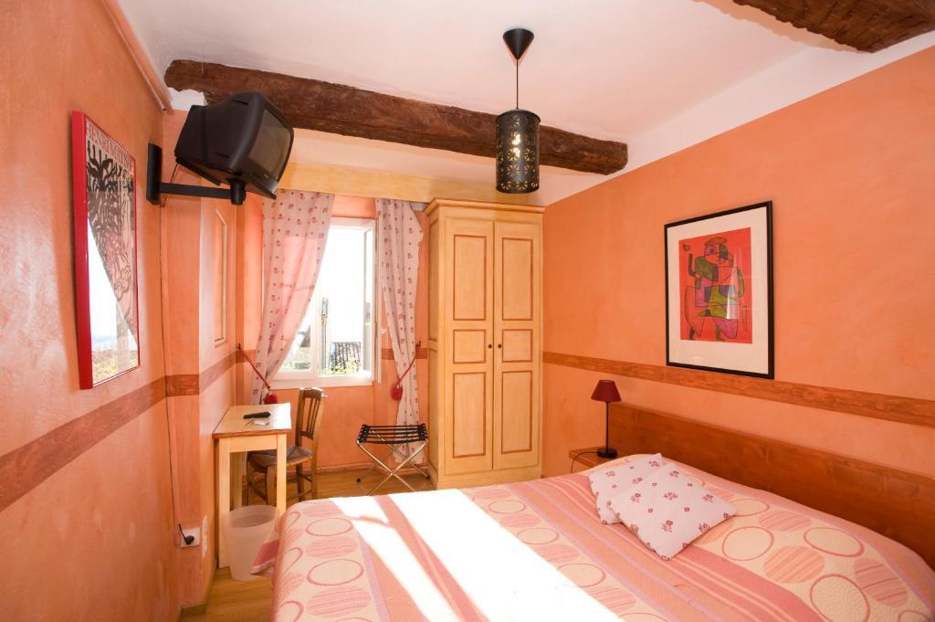 Le Vieux Chateau エギュイーヌ エクステリア 写真